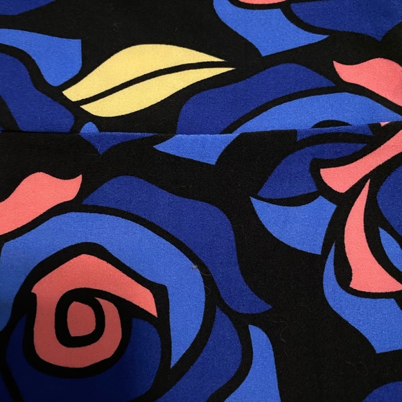 NWOT LLR Disney Roses OS Leggings 🦄 🚨 - Picture 4 of 6